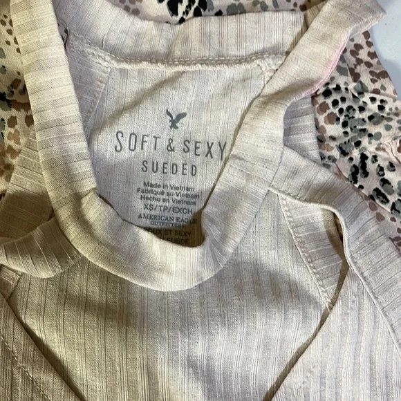 Assorted XS Tops (5) - Picture 2 of 11